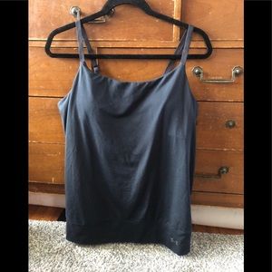 Under Armour workout top MED 🌺🌺🌺